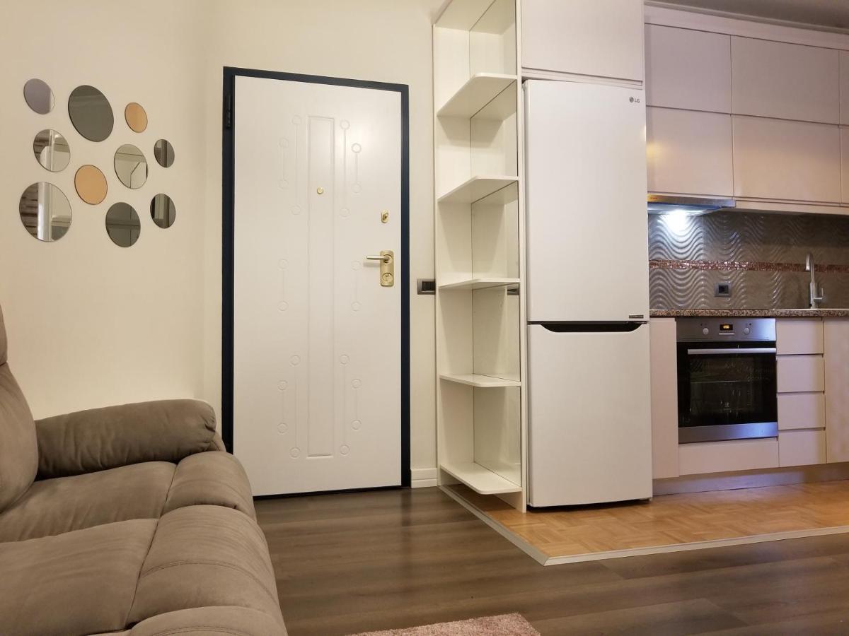 Oro Apartments ティラナ エクステリア 写真