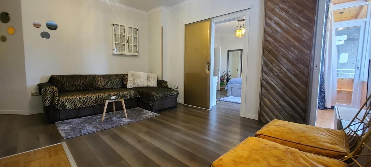 Oro Apartments ティラナ エクステリア 写真